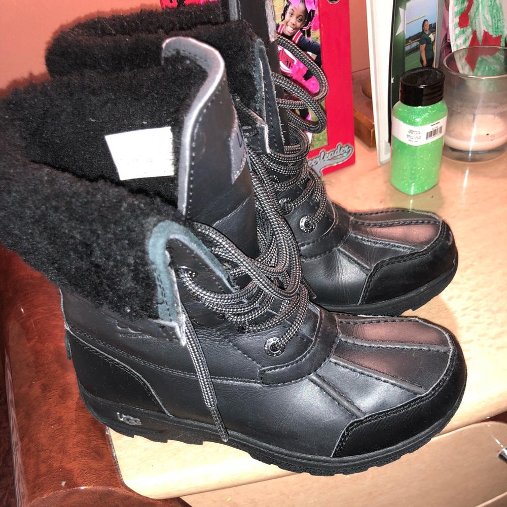 Kid Ugg size 2 Rain and Snow boat.